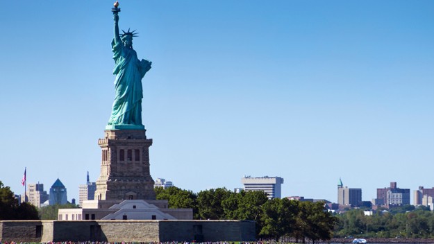 US celebrates 130th anniversary of Statue of Liberty - ảnh 1